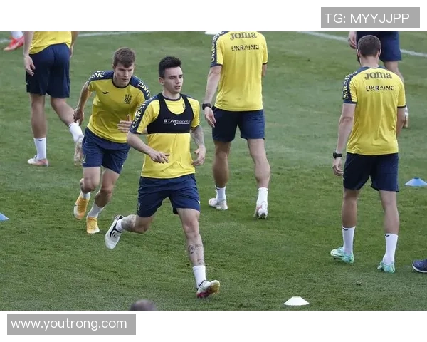 成都足球队在欧锦赛中的个人能力展现与战术配合分析